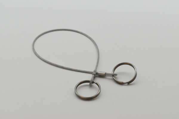 Vajer plastad till skyddslock