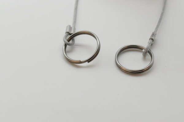 Vajer plastad till skyddslock